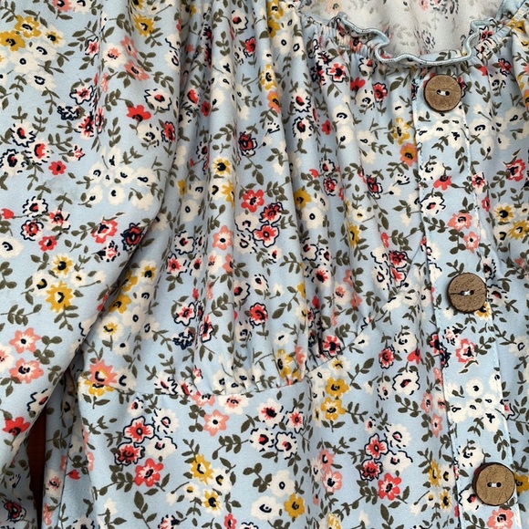 No Boundaries Tops - No Boundaries adorable long sleeve top w dainty floral print. Juniors XXL